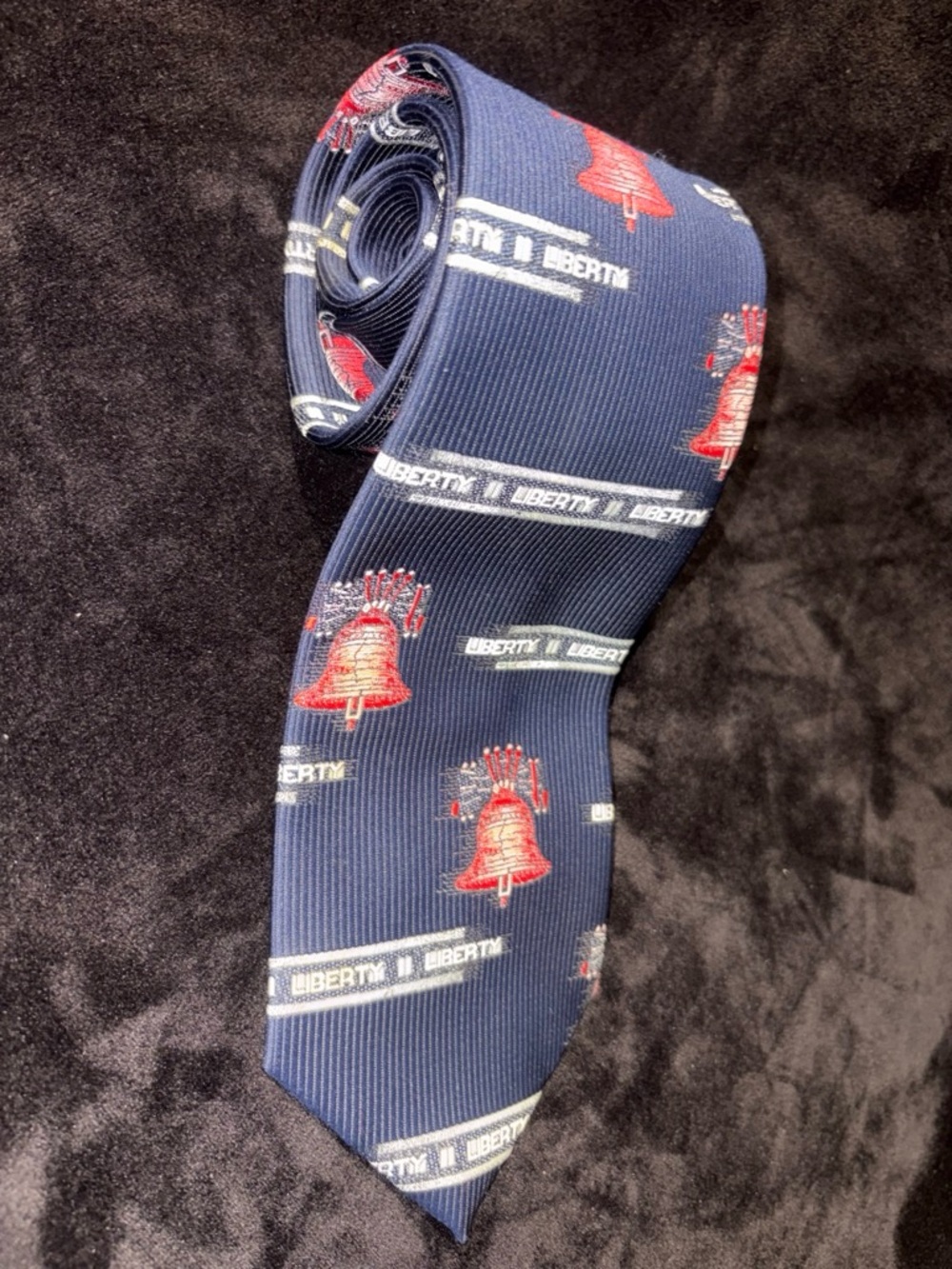 Wembley Men's Vintage Liberty Bell Patriotic Bicentennial Necktie Navy Blue EUC